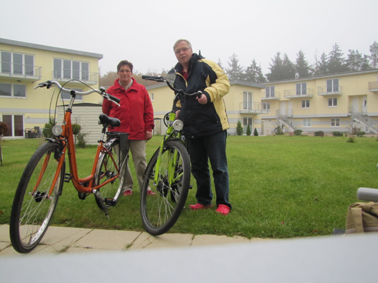 Mama und Papa haben sich Fahrräder ausgeliehen